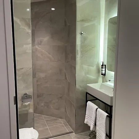 Hotel Ozo Antares Airport