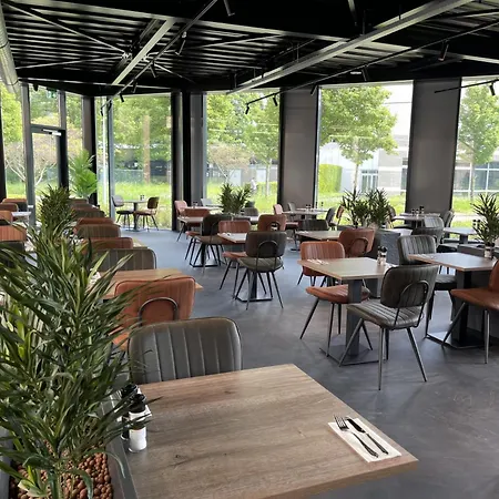 Hotel Ozo Antares Airport