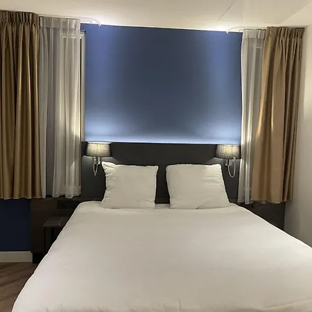 Hotel Ozo Antares Airport 3*