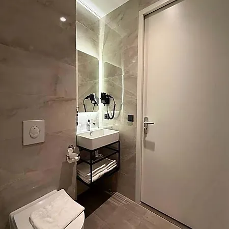 Ozo Antares Amsterdam Schiphol Airport Hotel 3*